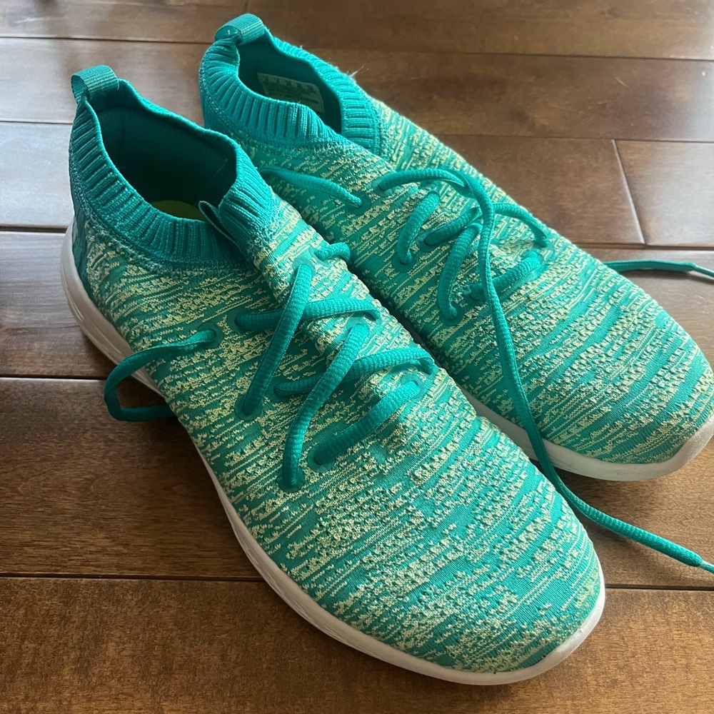 Sketchers GoRun Shoes